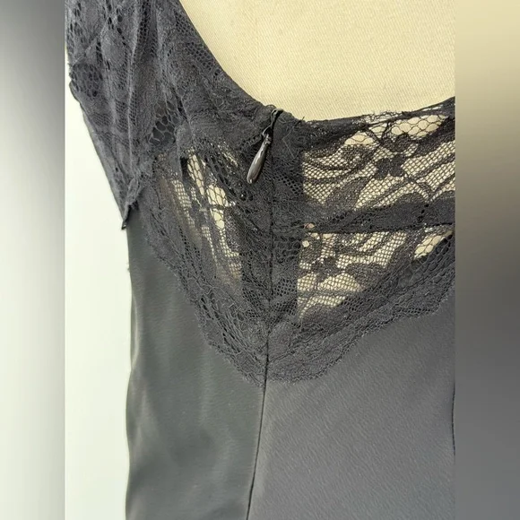 Kimchi Blue Cleo Black Satin Lace Wide-Leg Jumpsuit NWT Women’s Size M - Picture 7 of 13